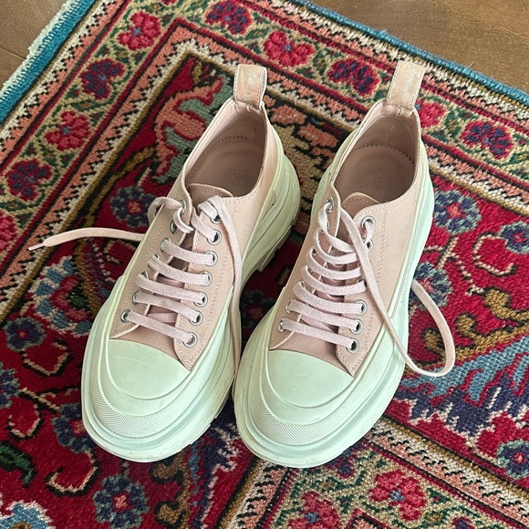 Alexander McQueen Women's Sneakers in Pink and Cream - Picture 3 of 8
